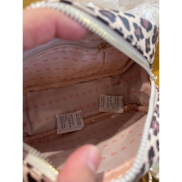 BLUSH KISS Leopard Crossbody - Picture 7 of 12